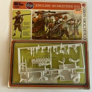 Airfix Historical Mini 54mm English Musketeer 1642 - Model #01560 From 1976
